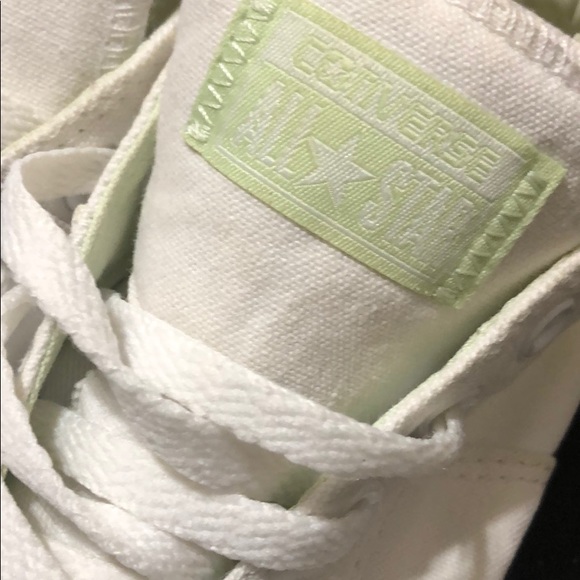 White converse sneakers - Picture 7 of 7